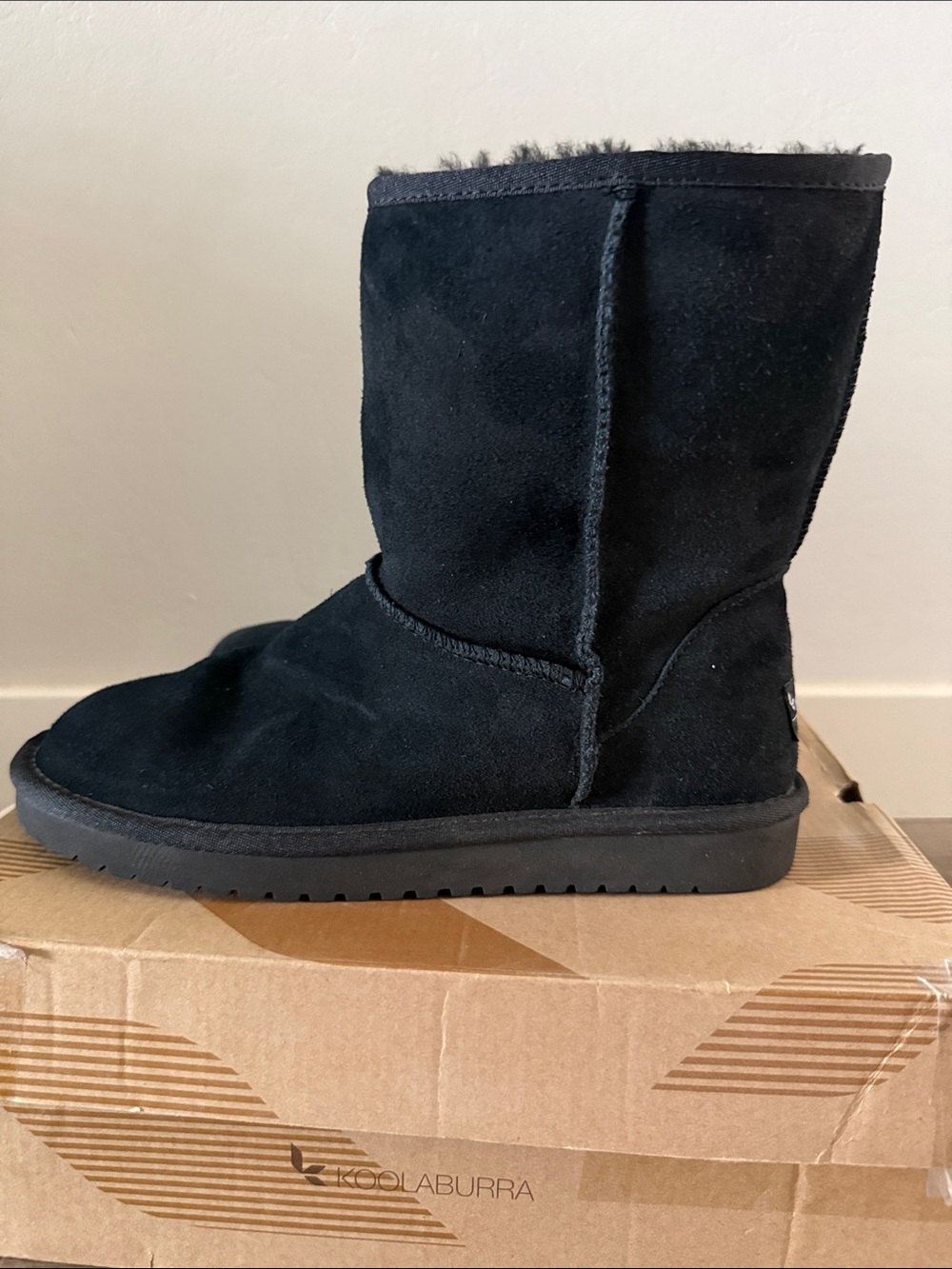 Koolaburra by Ugg Black Suede Mid-Calf Shearling Boots size 8.5